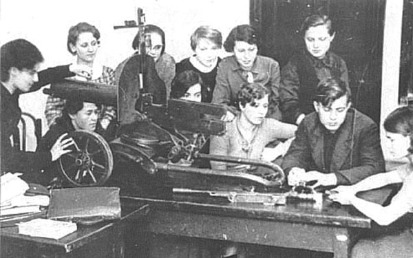 Занятия по военной подготовке на историческом факультете. 1939 г.
